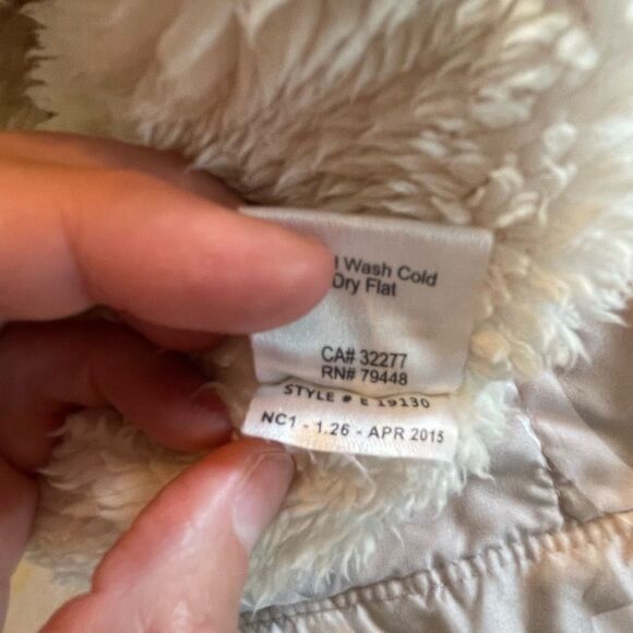 Marmot fleece lined beanie with pompom - Picture 4 of 6